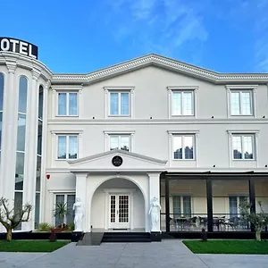 Reign Hotel Vore