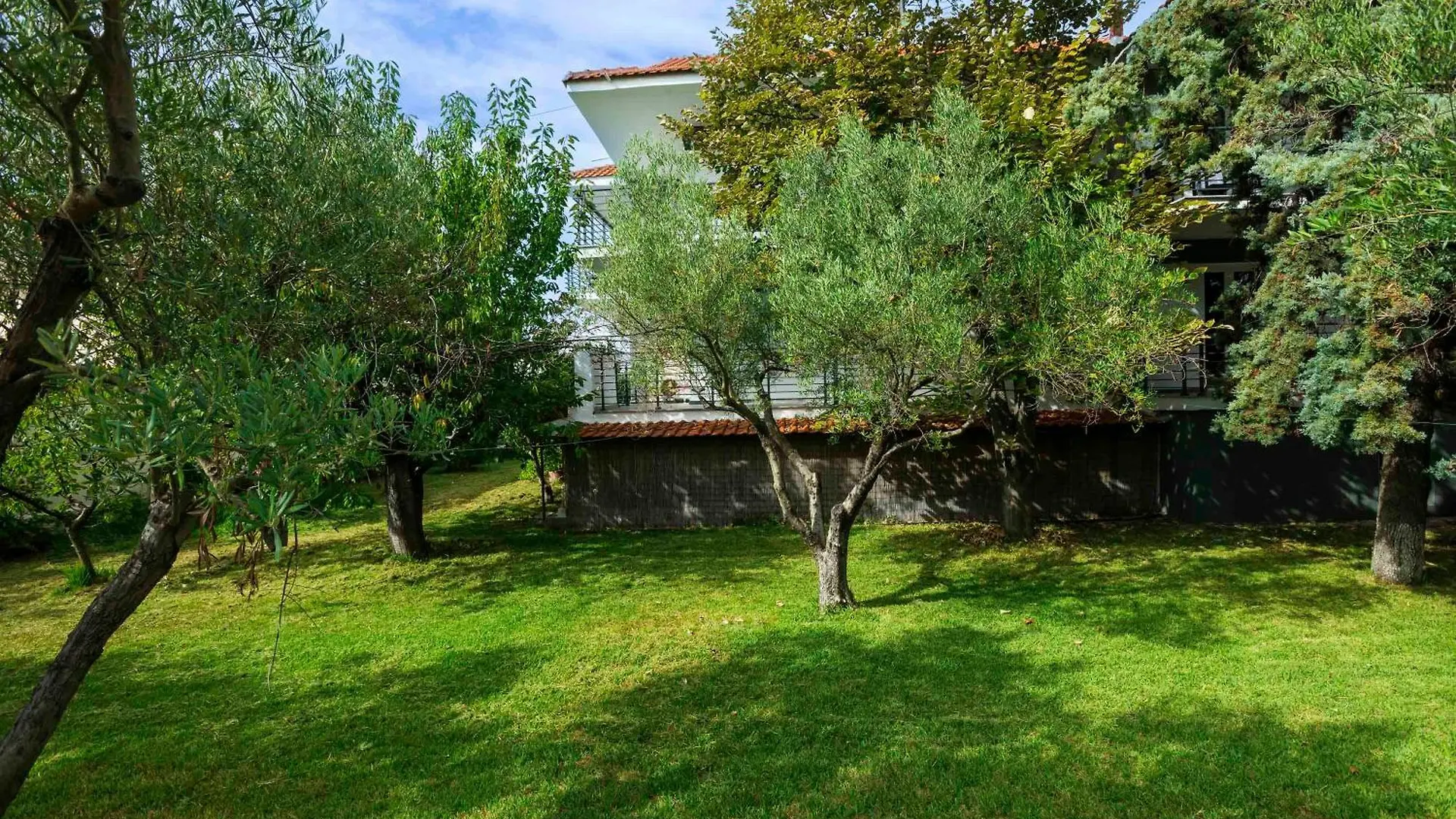 Newstory Suites Possidi